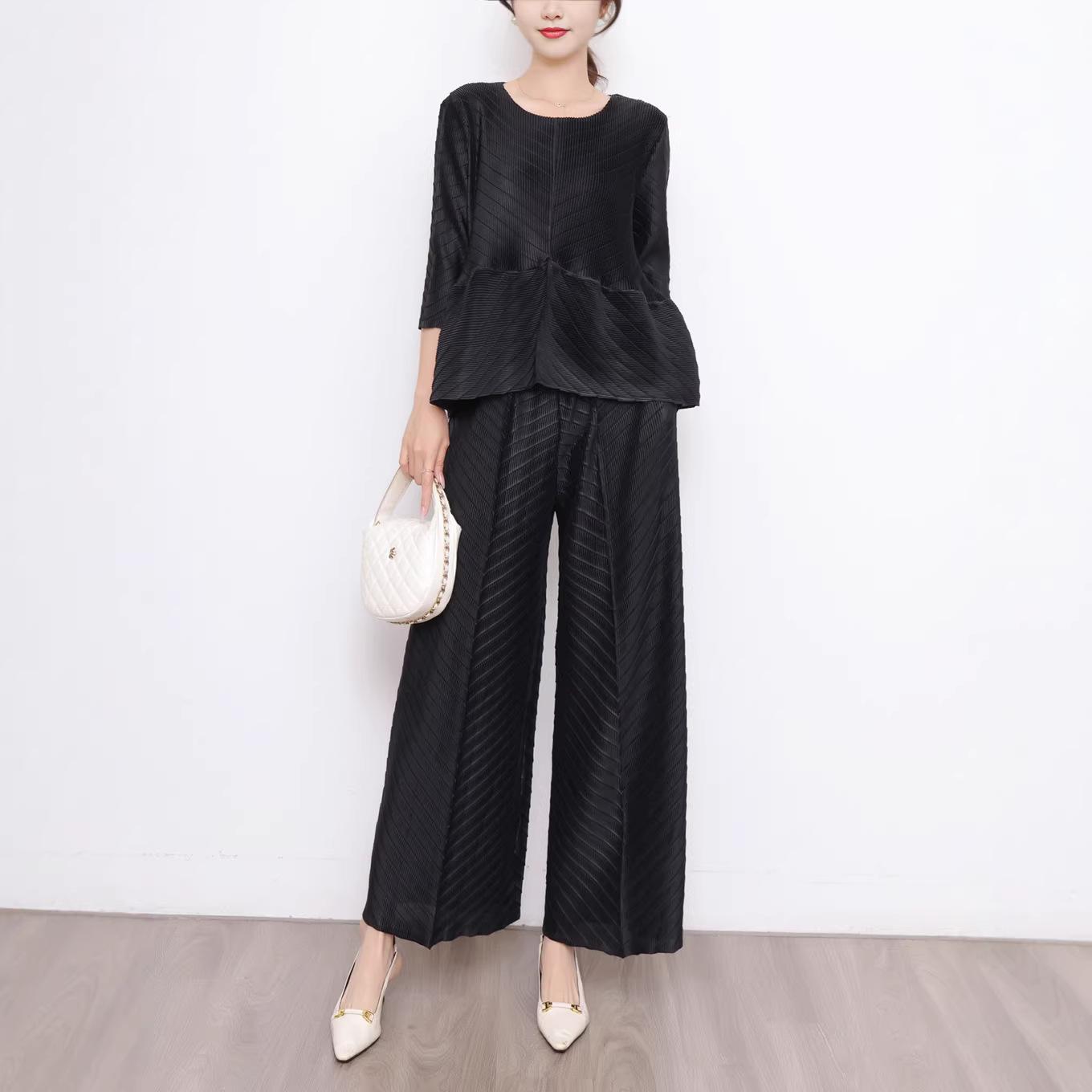2026 Spring/Summer Women s Fashion Two-Piece Set: Loose Patchwork T-Shirt & Casual Slimming Trousers One Size
2026 Spring/Summer Women s Fashion Two-Piece Set: Loose Patchwork T-Shirt & Casual Slimming Trousers One Size