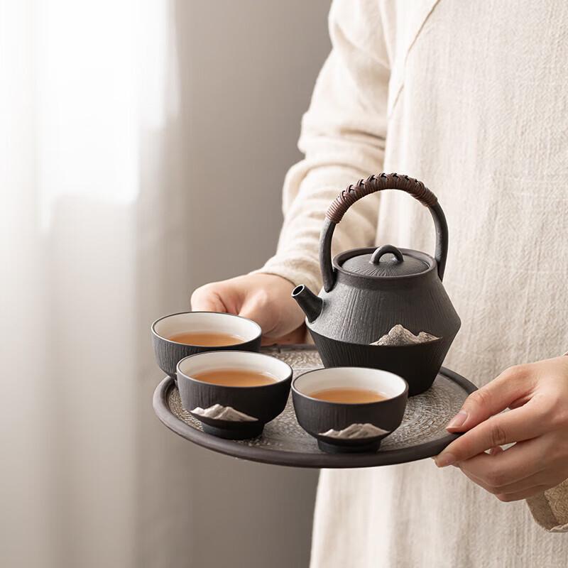 Sushic Ceramic Gilded Lushan Gongfu Tea Set Gift Box
Sushic Ceramic Gilded Lushan Gongfu Tea Set Gift Box