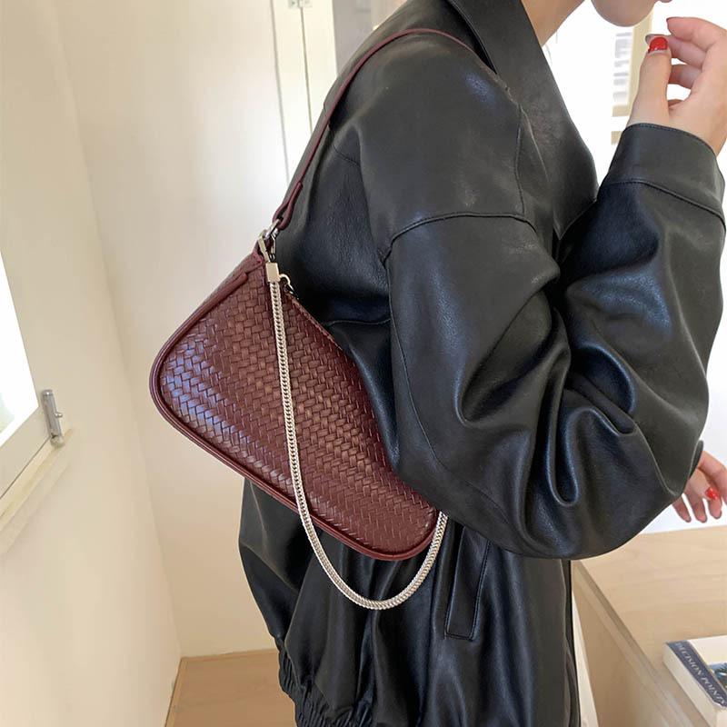 Сумка премиум-текстуры маленькая женская 2025 новая осенне-зимняя универсальная сумка-мессенджер модная суперхит на плечо/подмышку маленькая квадратная сумка бордовый
Сумка премиум-текстуры маленькая женская 2025 новая осенне-зимняя универсальная сумка-мессенджер модная суперхит на плечо/подмышку маленькая квадратная сумка бордовый