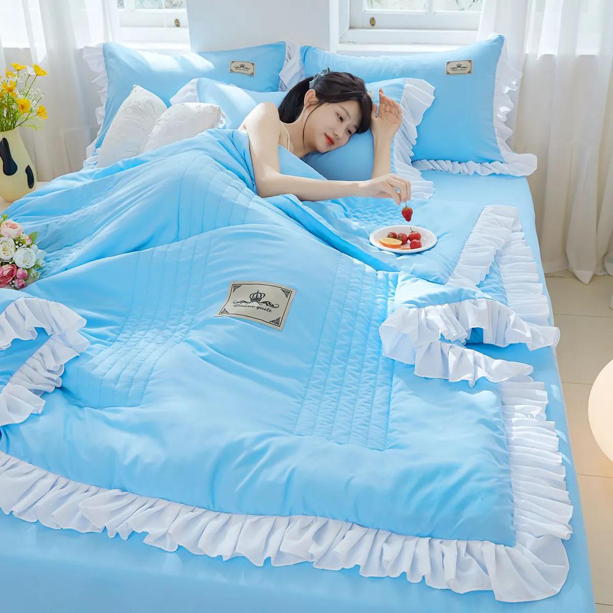 WTEMPO Ruffled Summer Thin Quilts High-quality Retro Elegant Lace Cool Quilts Single/Double Person Printed Quilts Home Dormitory Hotel Soft Blankts 1pc*150*200cm синій
WTEMPO Ruffled Summer Thin Quilts High-quality Retro Elegant Lace Cool Quilts Single/Double Person Printed Quilts Home Dormitory Hotel Soft Blankts 1pc*150*200cm синій
