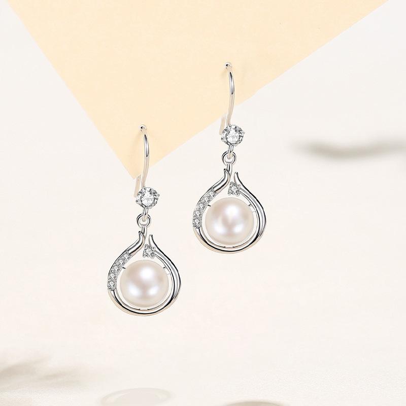 Pearl Pearl Light Luxury French Retro Minimalist Style Earrings, Ear Hooks, Gifts for Girlfriends, Girlfriends, and Mothers
Pearl Pearl Light Luxury French Retro Minimalist Style Earrings, Ear Hooks, Gifts for Girlfriends, Girlfriends, and Mothers