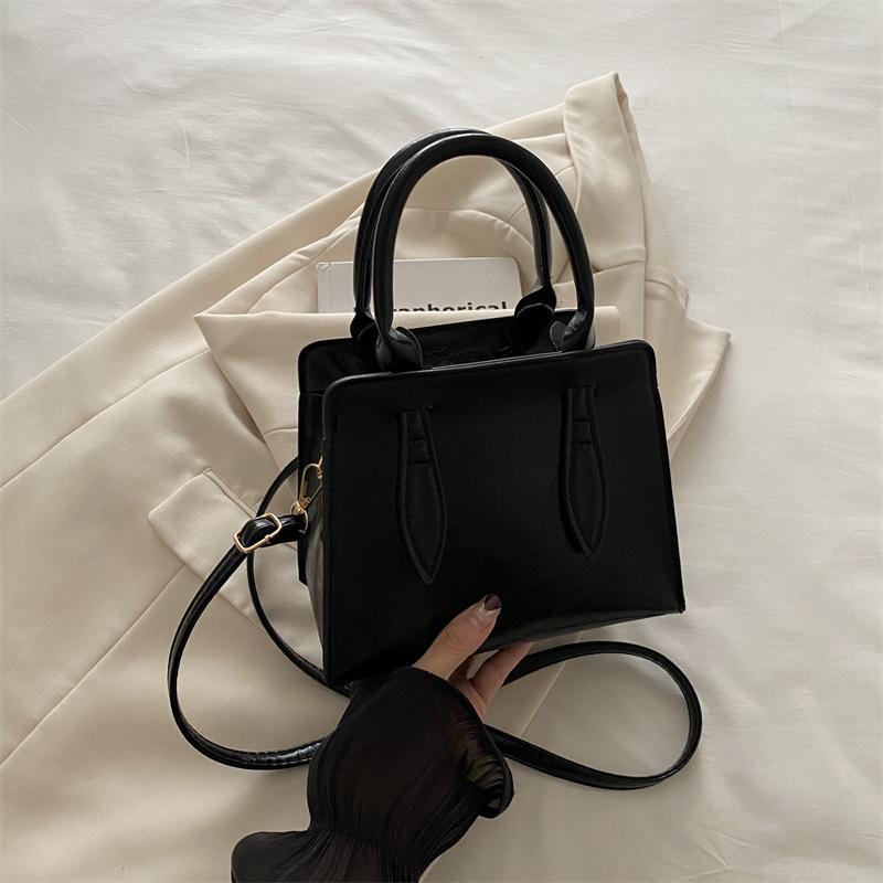 Сумка 2025 Новая Мода Маленькая Квадратная Сумка Минималистичный Стиль Литературная Сумка Почтальона чёрный
Сумка 2025 Новая Мода Маленькая Квадратная Сумка Минималистичный Стиль Литературная Сумка Почтальона чёрный