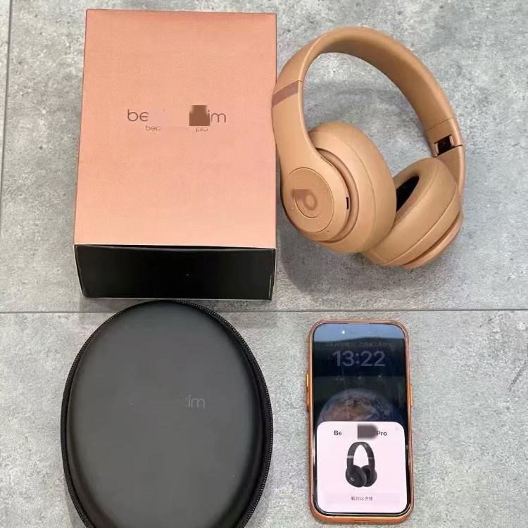 CROSSNEW x KIM Limited Edition StudioPro Bluetooth Over-Ear Wireless Earphones
CROSSNEW x KIM Limited Edition StudioPro Bluetooth Over-Ear Wireless Earphones