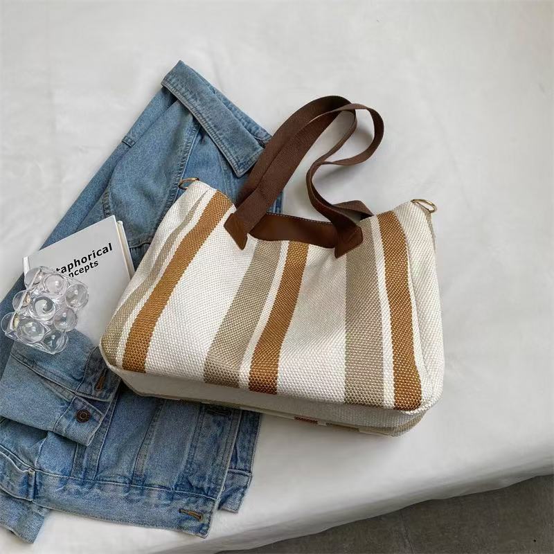 New Style Large-capacity Striped Single-shoulder Bag, Fashionable and Trendy Casual Handbag, Stylish Tote and Crossbody Bags sac
New Style Large-capacity Striped Single-shoulder Bag, Fashionable and Trendy Casual Handbag, Stylish Tote and Crossbody Bags sac
