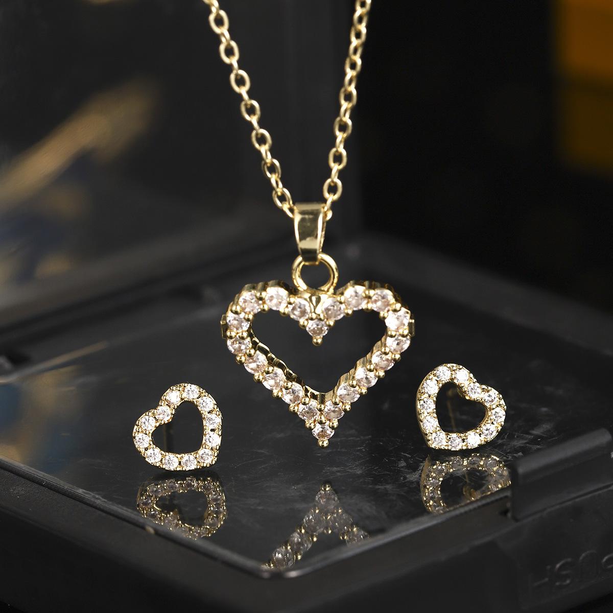 Chic Gold Tone Heart Zircon Necklace And Earring Set Women Luxury Metal Collarbone Chain Jewelry Gift For Her Elegant
Chic Gold Tone Heart Zircon Necklace And Earring Set Women Luxury Metal Collarbone Chain Jewelry Gift For Her Elegant