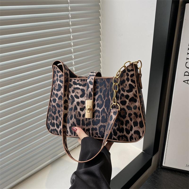 Premium leopard print bag women s 2025 new versatile shoulder underarm bag Spice girl style small bag чорний
Premium leopard print bag women s 2025 new versatile shoulder underarm bag Spice girl style small bag чорний