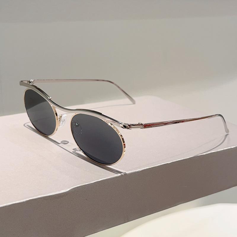 Роскошный Дизайнерский Металлический Стимпанк Солнцезащитные очки Женские Для Мужчин Винтажные Панк Солнцезащитные очки Популярные Овальные Броулайн Крутые Оттенки УФ400 As the photo
Роскошный Дизайнерский Металлический Стимпанк Солнцезащитные очки Женские Для Мужчин Винтажные Панк Солнцезащитные очки Популярные Овальные Броулайн Крутые Оттенки УФ400 As the photo