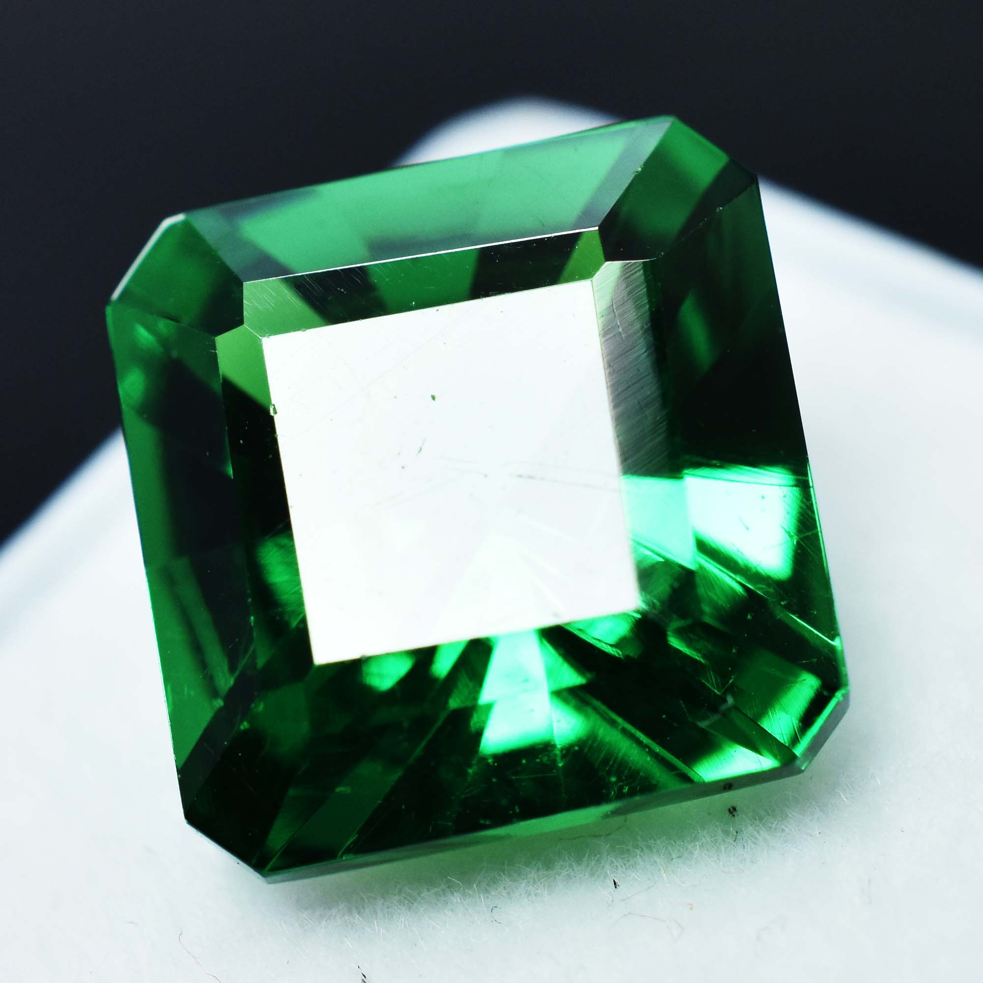 Natural Green Garnet 10ct Square Cut Flawless Certified Loose Gemstone 11.3 mm approx зелений
Natural Green Garnet 10ct Square Cut Flawless Certified Loose Gemstone 11.3 mm approx зелений