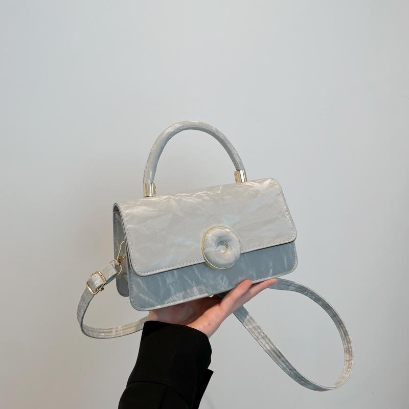 Women s handbag 2025 autumn and winter new versatile shoulder messenger bag small square bag серебряный
Women s handbag 2025 autumn and winter new versatile shoulder messenger bag small square bag серебряный