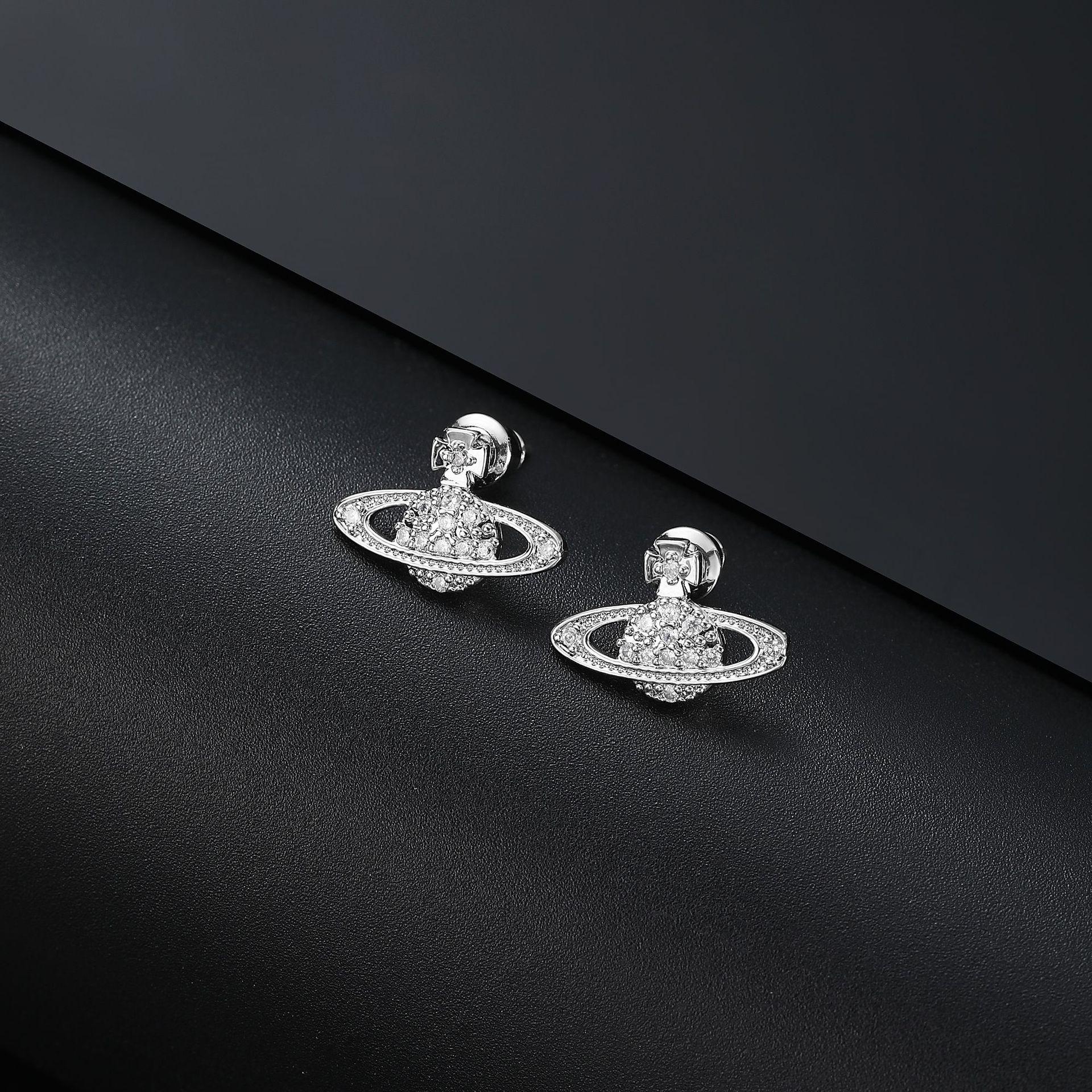 Космический Элемент Звезда Земля Циркон Набор Ожерелье и Серьги с Покрытием из Белого Золота для Женщин
Космический Элемент Звезда Земля Циркон Набор Ожерелье и Серьги с Покрытием из Белого Золота для Женщин