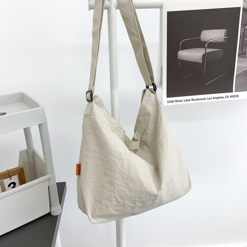 Large capacity Korean version bag women s commuter shoulder portable casual women s bag simple lazy shopping bag tide large bag cloth bag
Large capacity Korean version bag women s commuter shoulder portable casual women s bag simple lazy shopping bag tide large bag cloth bag