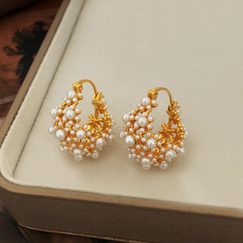 Позолоченные медные серьги-каффы в виде корзинки с цветами и жемчугом – серьги в ретро французском стиле
Позолоченные медные серьги-каффы в виде корзинки с цветами и жемчугом – серьги в ретро французском стиле