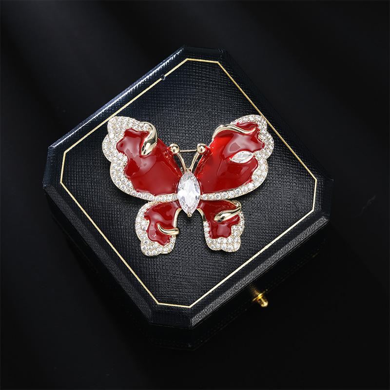 Women s Light Luxury Design Elegant Inlaid Zircon Butterfly Brooch Fashionable And Versatile Niche Design Sense Brooch
Women s Light Luxury Design Elegant Inlaid Zircon Butterfly Brooch Fashionable And Versatile Niche Design Sense Brooch