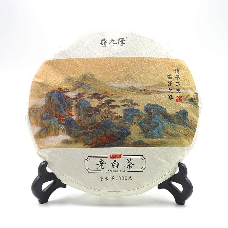 Белый чай Ding Jiu Long Baicha Collection Shou Mei 2018 г. Чайный торт с древесно-травяным ароматом 300г
Белый чай Ding Jiu Long Baicha Collection Shou Mei 2018 г. Чайный торт с древесно-травяным ароматом 300г