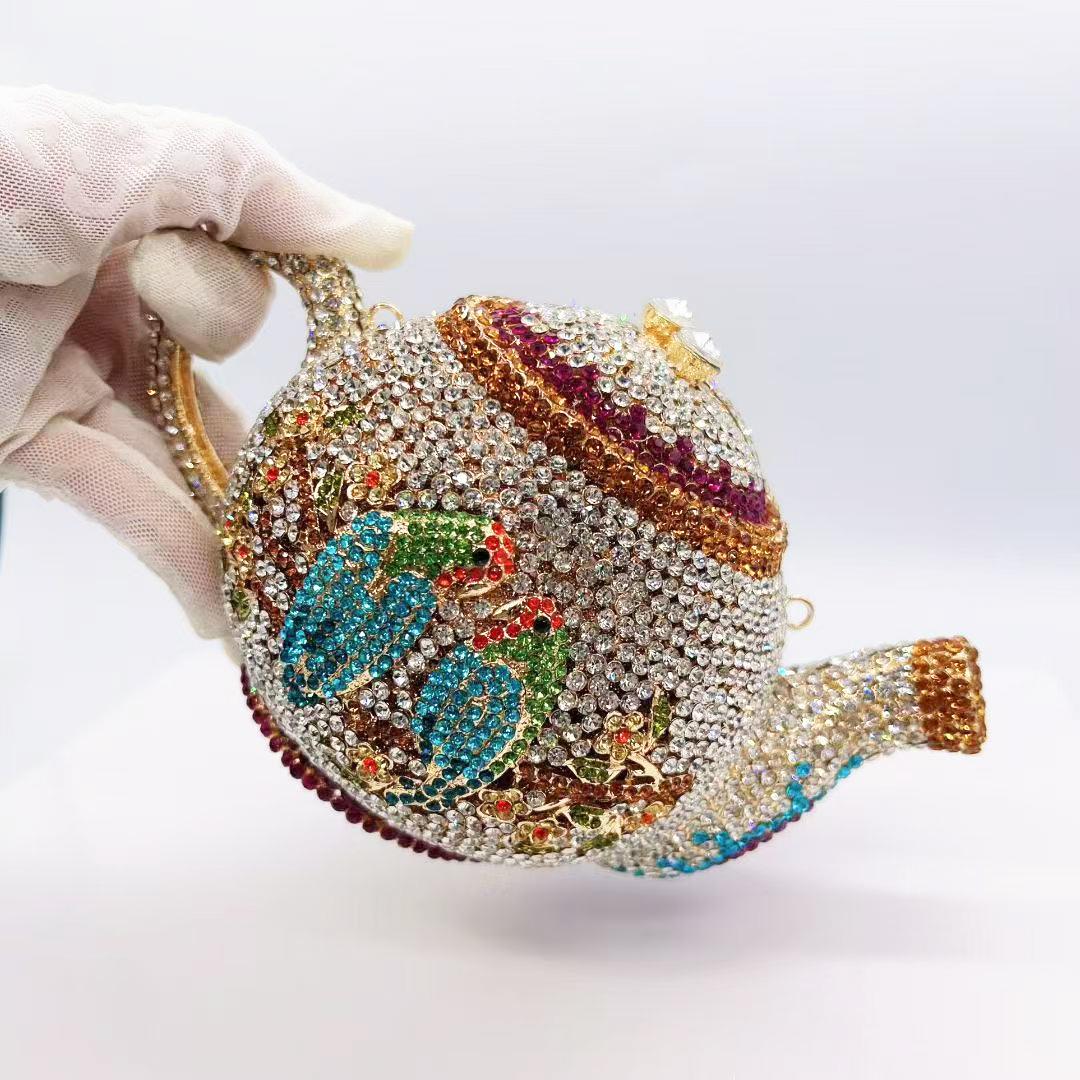 WHTUOHENGlitter Metallic Box Crystal Clutch Purse Teapot Rhinestones Evening Bag Diamond Women Handbag Wedding Party Shiny Bags 20cmX12cmX11cm
WHTUOHENGlitter Metallic Box Crystal Clutch Purse Teapot Rhinestones Evening Bag Diamond Women Handbag Wedding Party Shiny Bags 20cmX12cmX11cm