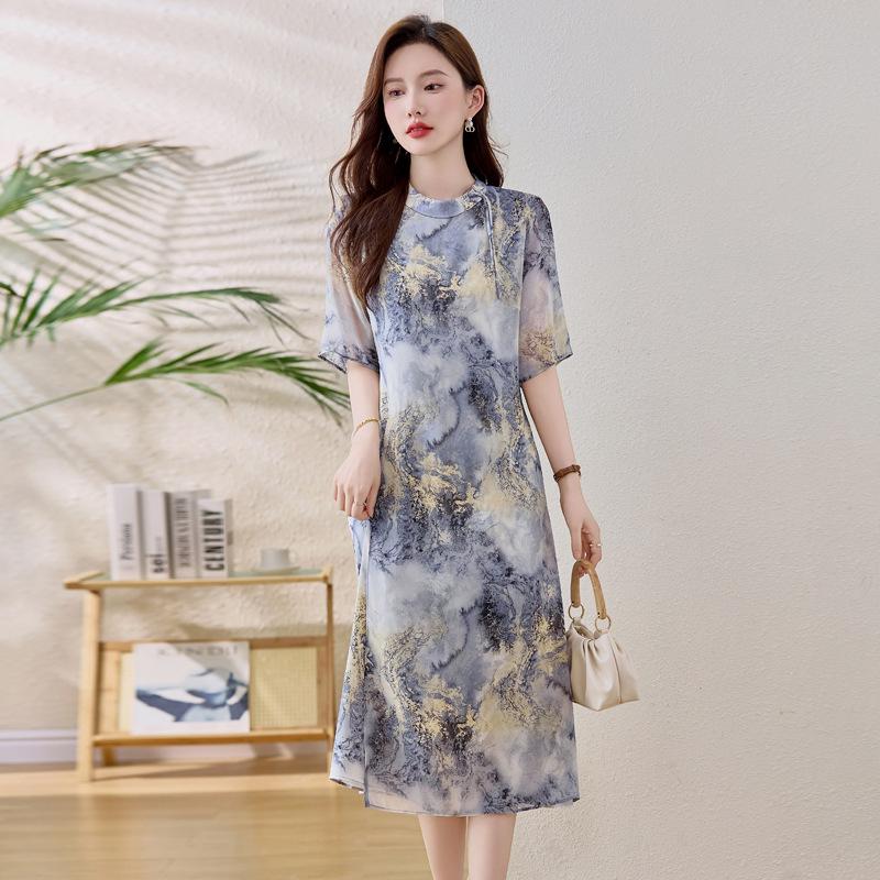 2025 Summer Women s Chinese Print Slimming Stand Collar Dress YG82953 L (110-120 jin)
2025 Summer Women s Chinese Print Slimming Stand Collar Dress YG82953 L (110-120 jin)