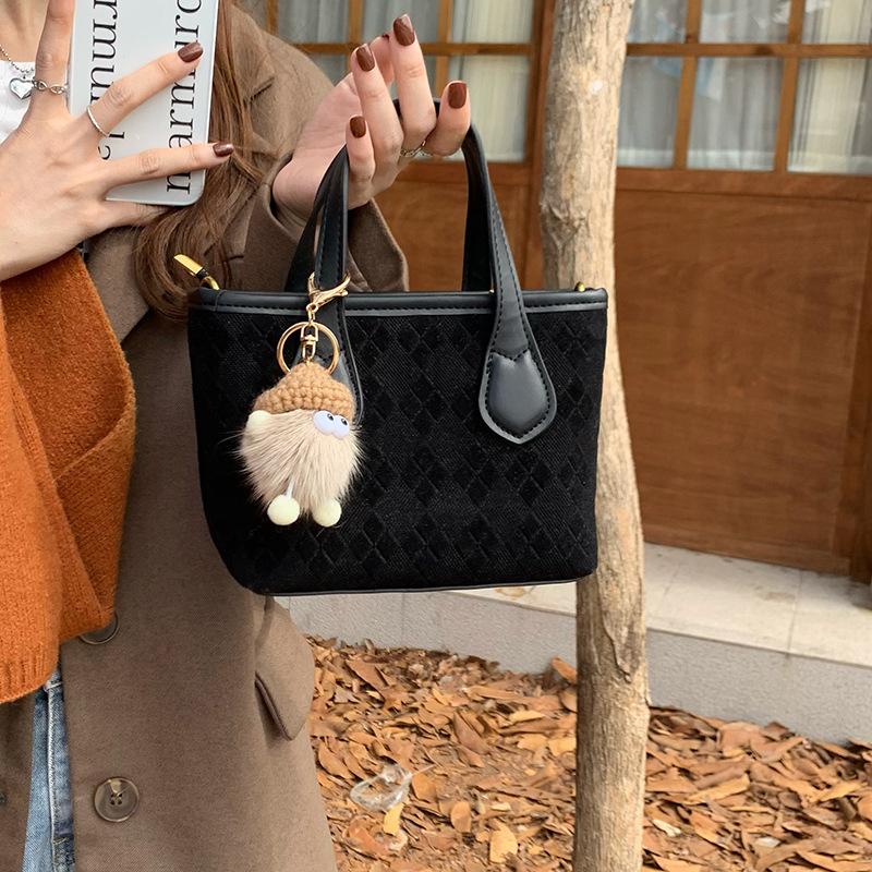 Изысканная сумка-тоут, универсальная, новая модная текстура для осени и зимы, нишевая, кроссбоди, корейская сумка-ведро для женщин
Изысканная сумка-тоут, универсальная, новая модная текстура для осени и зимы, нишевая, кроссбоди, корейская сумка-ведро для женщин