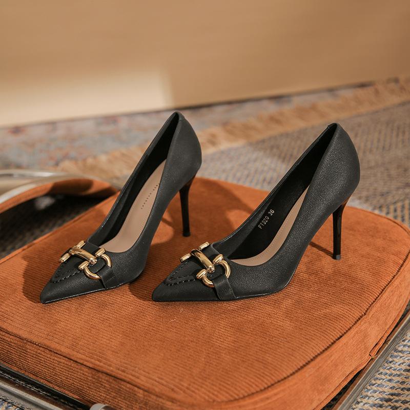 New pointed thin heel high heels women s shoes versatile fashion temperament simple women s high heels 34 чорний
New pointed thin heel high heels women s shoes versatile fashion temperament simple women s high heels 34 чорний