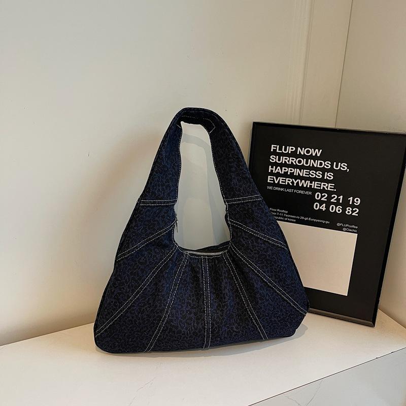 Повседневная джинсовая сумка большой вместимости женская 2025 новая осенне-зимняя сумка через плечо под мышку портативная сумка-тоут темно-синий
Повседневная джинсовая сумка большой вместимости женская 2025 новая осенне-зимняя сумка через плечо под мышку портативная сумка-тоут темно-синий