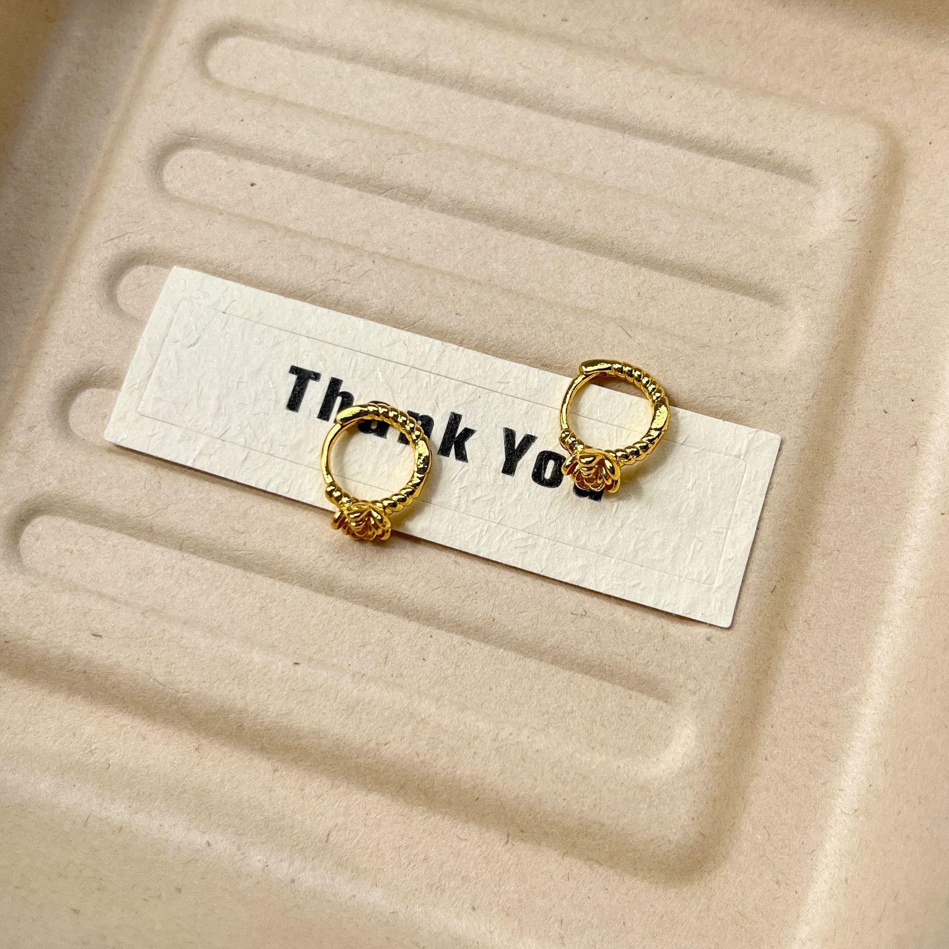 Сережки-гвоздики з трояндами Жіночі Нішеві Зрілі Відчуття Легкої Розкоші Особистість Універсальні Прості Вітер Компактні Сережки Дизайн Відчуття Витончені Сережки На Щодень
Сережки-гвоздики з трояндами Жіночі Нішеві Зрілі Відчуття Легкої Розкоші Особистість Універсальні Прості Вітер Компактні Сережки Дизайн Відчуття Витончені Сережки На Щодень