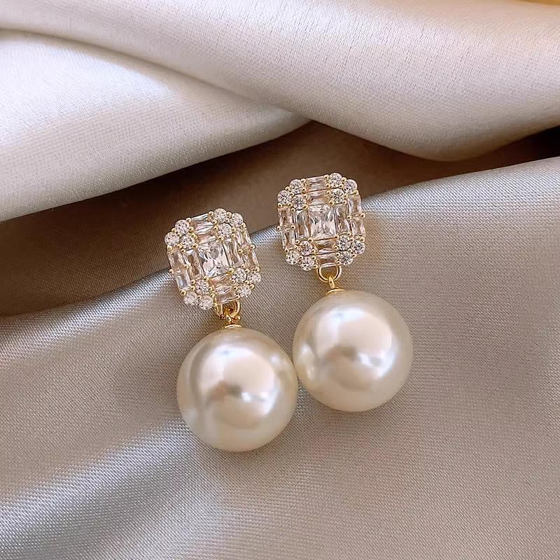 K gold zircon Shijia pearl silver needle earrings premium feeling earrings earrings outlets women s accessories
K gold zircon Shijia pearl silver needle earrings premium feeling earrings earrings outlets women s accessories