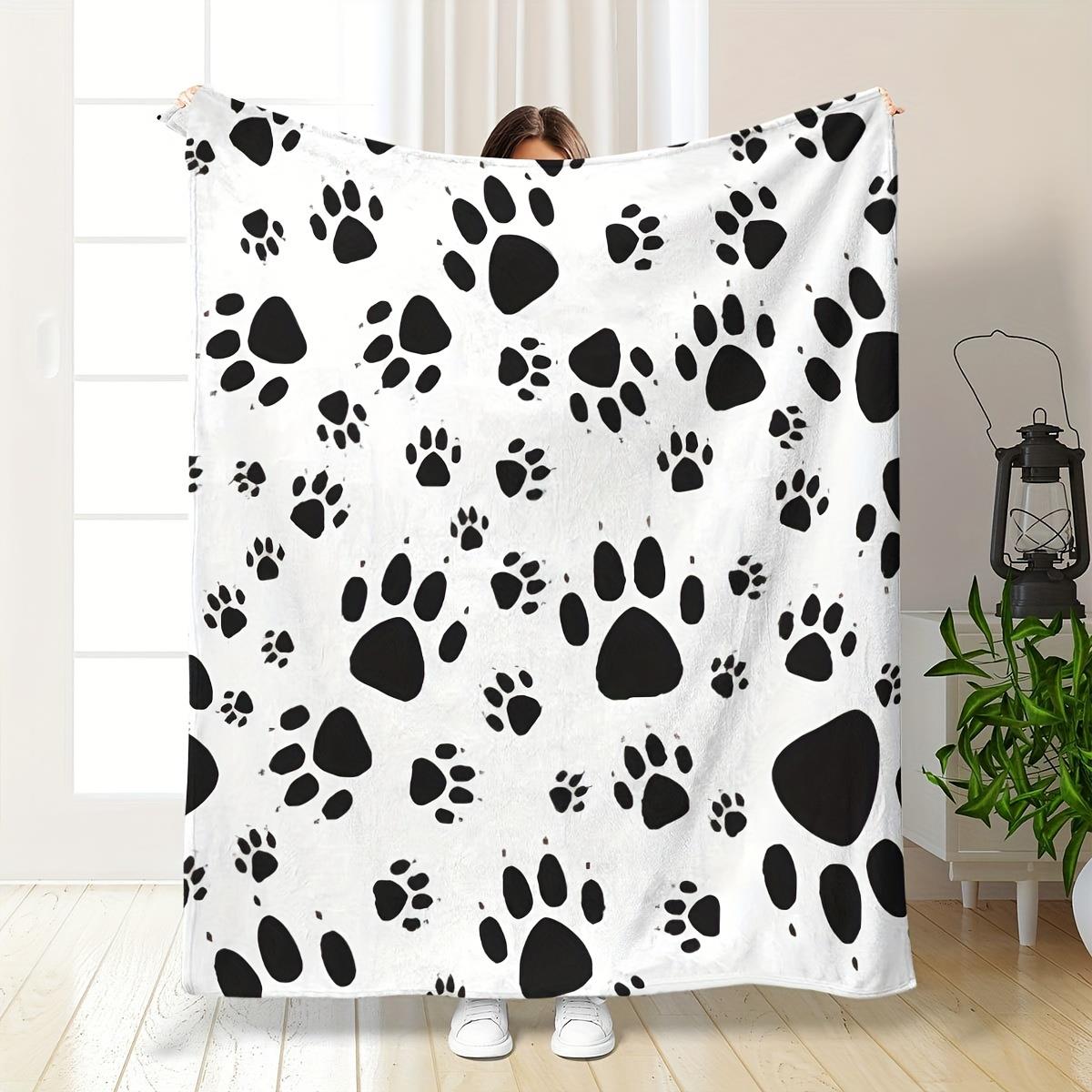 1pc Black and white cat paw print blanket polyester fabric machine washable suitable for sofas beds and travel décor 75x100cm
1pc Black and white cat paw print blanket polyester fabric machine washable suitable for sofas beds and travel décor 75x100cm
