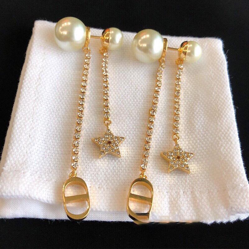 Diamond-encrusted star tassel earrings, a multi-wear stud earring, light luxury, high-end fashion earrings.
Diamond-encrusted star tassel earrings, a multi-wear stud earring, light luxury, high-end fashion earrings.