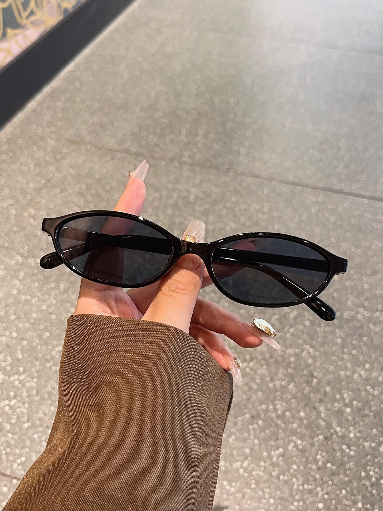 1Pc Women s Retro Fashion Small Oval Sunglasses Suitable for Daily Photography Accessories, Holiday Gifts
1Pc Women s Retro Fashion Small Oval Sunglasses Suitable for Daily Photography Accessories, Holiday Gifts