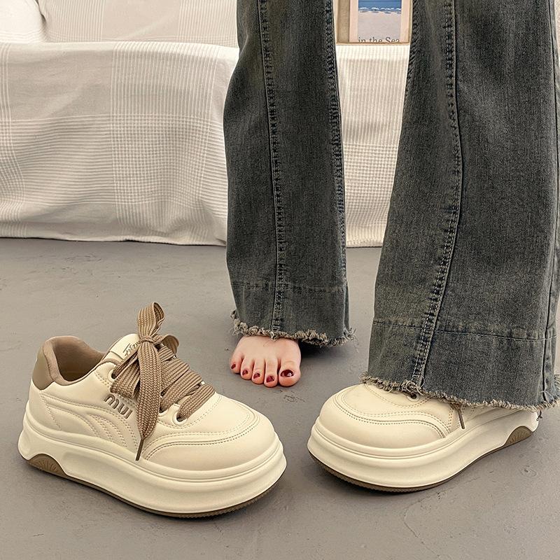 Versatile platform white shoes women s autumn and winter niche board shoes 2 new casual sports bread shoes 40
Versatile platform white shoes women s autumn and winter niche board shoes 2 new casual sports bread shoes 40