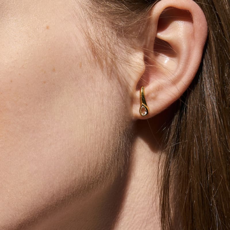 ma.mo 14k pear white topaz single stud earring 14k solid gold
ma.mo 14k pear white topaz single stud earring 14k solid gold