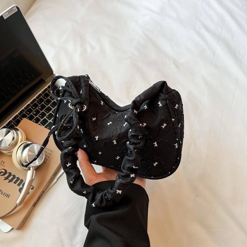 New Sweet Korean Style Bow Oxford Cloth Underarm Bag for Women Crescent Moon Fold Shoulder Handbag чёрный
New Sweet Korean Style Bow Oxford Cloth Underarm Bag for Women Crescent Moon Fold Shoulder Handbag чёрный