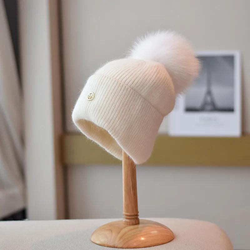 Зимние шапки-помпоны из лисьего меха, ангоровая шапка-бини для женщин, вязаные шапки с бусинами и заклепками, уличная теплая толстая шапка, повседневная модная шапка 56-58cm
Зимние шапки-помпоны из лисьего меха, ангоровая шапка-бини для женщин, вязаные шапки с бусинами и заклепками, уличная теплая толстая шапка, повседневная модная шапка 56-58cm