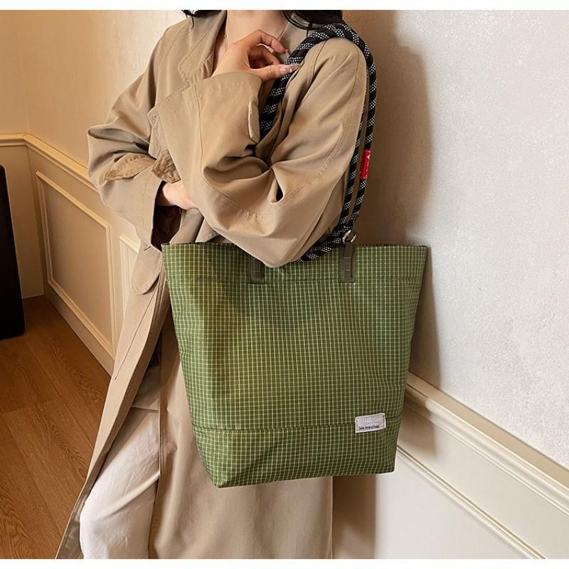 Japanese Climbing Rope Outdoor Waterproof Light Casual Nylon Bag Women s Strong Wear-resistant Large-capacity Commuting Tote 44x12x34 зелений
Japanese Climbing Rope Outdoor Waterproof Light Casual Nylon Bag Women s Strong Wear-resistant Large-capacity Commuting Tote 44x12x34 зелений
