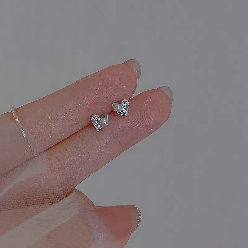 S Silver Needle Small Love Pearl Stud Earrings Women s New Trendy Niche Design Earrings Winter Earrings
S Silver Needle Small Love Pearl Stud Earrings Women s New Trendy Niche Design Earrings Winter Earrings