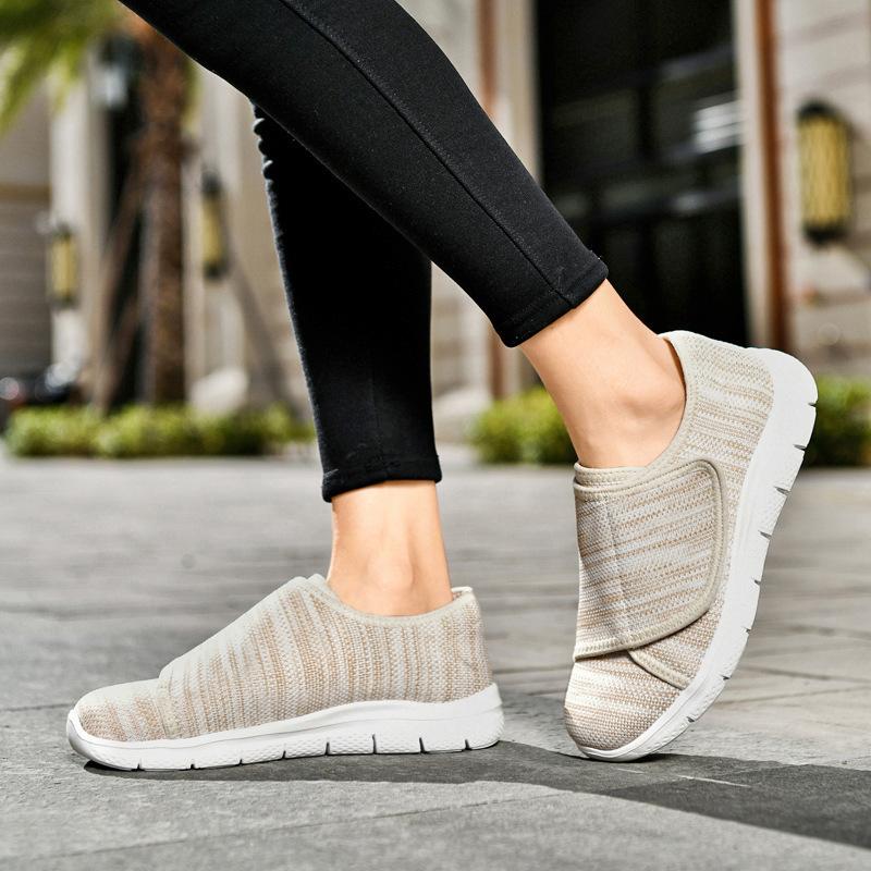 New spring mesh light breathable Velcro women s casual shoes light and comfortable 35 чорний
New spring mesh light breathable Velcro women s casual shoes light and comfortable 35 чорний