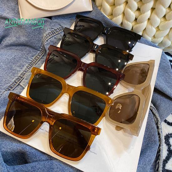 Модные солнцезащитные очки в большой квадратной оправе — простой стиль, ветрозащита, стильный внешний вид, устойчивость к солнцу, защита от ультрафиолета, идеально подходят для пляжной одежды
Модные солнцезащитные очки в большой квадратной оправе — простой стиль, ветрозащита, стильный внешний вид, устойчивость к солнцу, защита от ультрафиолета, идеально подходят для пляжной одежды