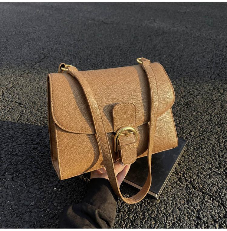 Simple, Large-capacity, Hand-held, Shoulder Bag, Small Square Bag, Matte, Stylish, Versatile,
Simple, Large-capacity, Hand-held, Shoulder Bag, Small Square Bag, Matte, Stylish, Versatile,