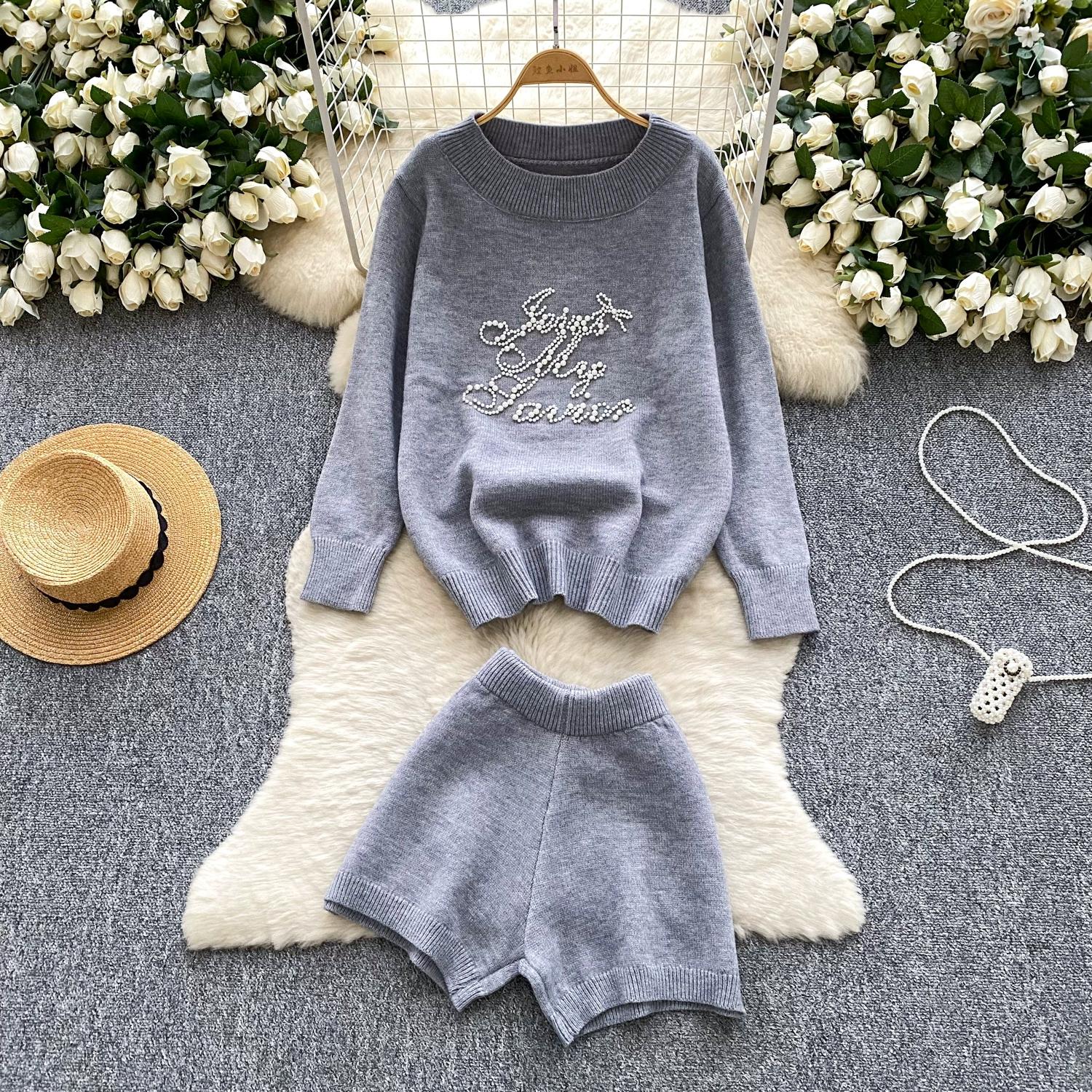 Autumn Winter Women Sweet Beading Pearl Knitted Sweater Two Piece Set Full Sleeve Pullover Tops and Shorts Pant Outfits One Size сірий
Autumn Winter Women Sweet Beading Pearl Knitted Sweater Two Piece Set Full Sleeve Pullover Tops and Shorts Pant Outfits One Size сірий