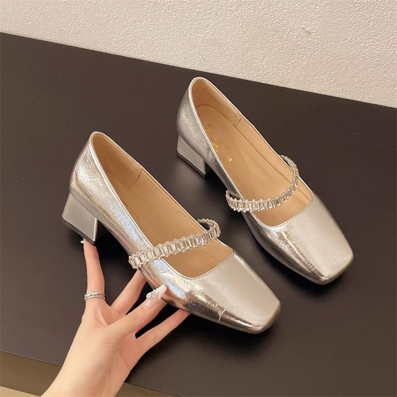 Mary Jane shoes silver light mouth temperament with skirt spring and autumn single shoes women s new versatile commuter women s shoes 40 серебряный
Mary Jane shoes silver light mouth temperament with skirt spring and autumn single shoes women s new versatile commuter women s shoes 40 серебряный