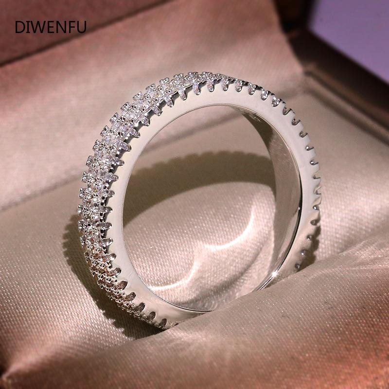 Berlian Pernikahan S925 Perak Cincin Kantor Wanita Cinta Pasangan Cincin Pernikahan Mewah Perak Berlian Perhiasan Bagus untuk Wanita 10
Berlian Pernikahan S925 Perak Cincin Kantor Wanita Cinta Pasangan Cincin Pernikahan Mewah Perak Berlian Perhiasan Bagus untuk Wanita 10