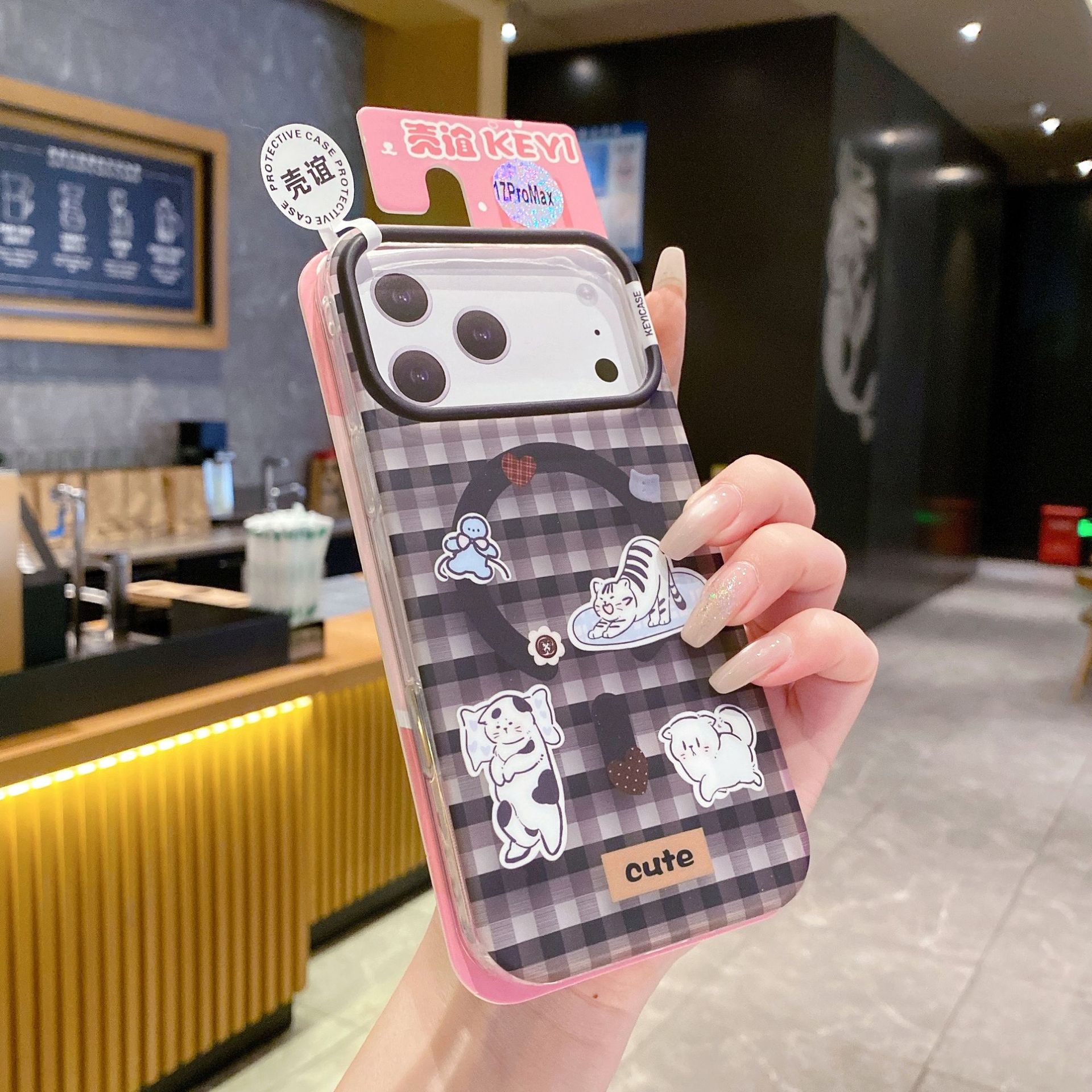 Applicable to the new iPhone Kameng magnetic suction series mobile phone case kitten rabbit pattern Apple 16 protective case iPhone17 Pro Max
Applicable to the new iPhone Kameng magnetic suction series mobile phone case kitten rabbit pattern Apple 16 protective case iPhone17 Pro Max