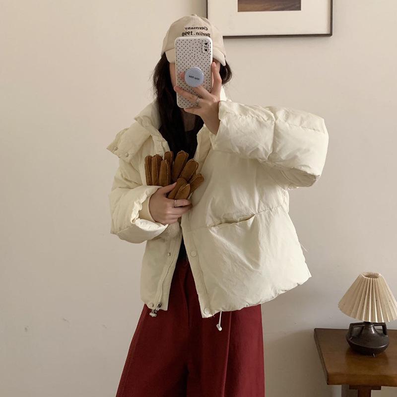 Пуховик конфетного цвета с капюшоном женский 2025 зимняя мода милый маленький карман пух белой утки утолщенная куртка-хлеб One size
Пуховик конфетного цвета с капюшоном женский 2025 зимняя мода милый маленький карман пух белой утки утолщенная куртка-хлеб One size