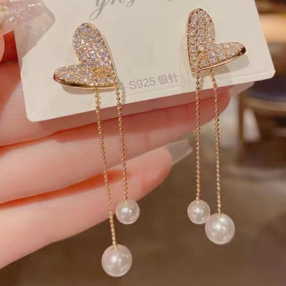 Full Diamond Heart-Shaped Pearl Stud Earrings For Women Earrings With Tassels Long Rhinestones Love Niche Design Earrings
Full Diamond Heart-Shaped Pearl Stud Earrings For Women Earrings With Tassels Long Rhinestones Love Niche Design Earrings