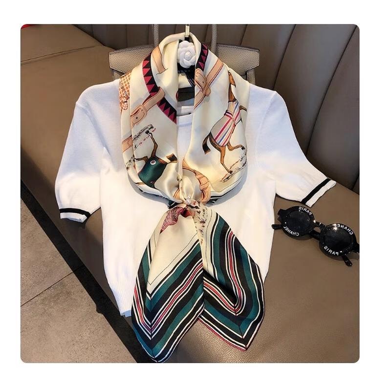 HANDUNYOU French Style Elegant Carriage Square Scarf
HANDUNYOU French Style Elegant Carriage Square Scarf