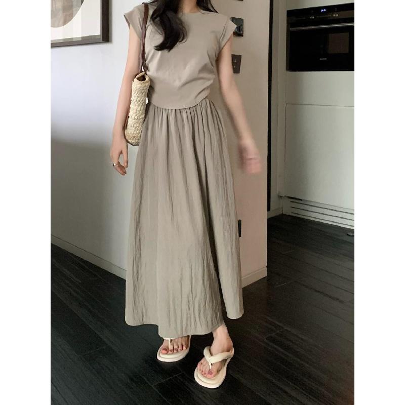 Плиссированная юбка средней длины для женщин, летняя новая ретро-юбка с высокой талией, утягивающая, эластичная, А-образная юбка-зонтик L серый
Плиссированная юбка средней длины для женщин, летняя новая ретро-юбка с высокой талией, утягивающая, эластичная, А-образная юбка-зонтик L серый