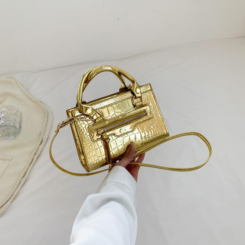 Сумка женская 2025 лето новая модная сумочка трендовая простая маленькая сумка-сатчел персонализированная инс на плечо молния маленькая сумка золотой
Сумка женская 2025 лето новая модная сумочка трендовая простая маленькая сумка-сатчел персонализированная инс на плечо молния маленькая сумка золотой