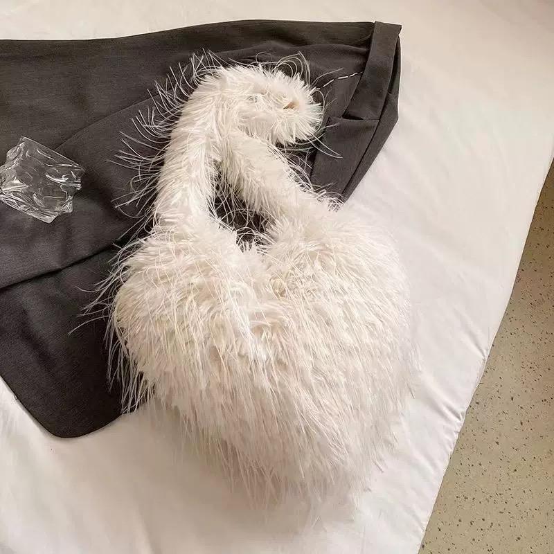 Custom Handbags Bags Zippered Tote Bag Faux Fur Winter Women s Handbag Cute Plush Women s Heart-Shaped Bag
Custom Handbags Bags Zippered Tote Bag Faux Fur Winter Women s Handbag Cute Plush Women s Heart-Shaped Bag