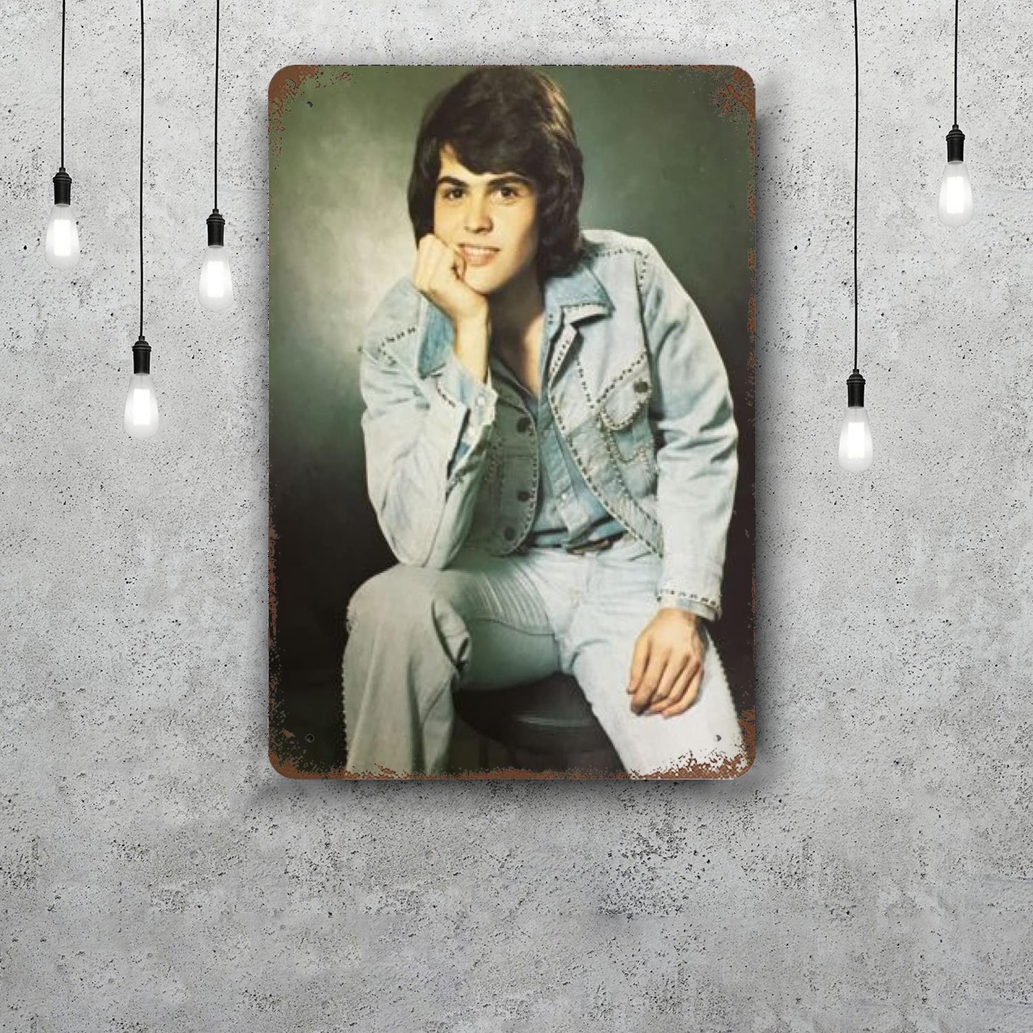 Donny Osmond Decor Poster Vintage Tin Sign Metal Sign Decorative Plaque for Pub Bar Man Cave Club Wall Decoration 20x30cm(7.8x11.8inch)
Donny Osmond Decor Poster Vintage Tin Sign Metal Sign Decorative Plaque for Pub Bar Man Cave Club Wall Decoration 20x30cm(7.8x11.8inch)