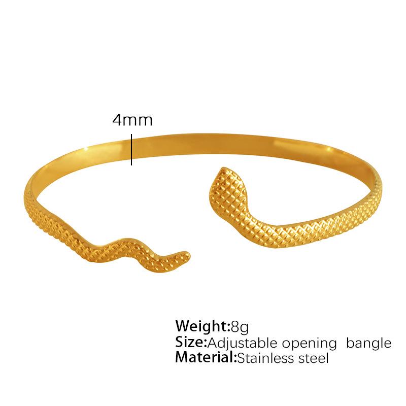 French niche retro Cuban chain bracelet stacked with gold-plated titanium steel ring bracelet, golden design exaggerated
French niche retro Cuban chain bracelet stacked with gold-plated titanium steel ring bracelet, golden design exaggerated