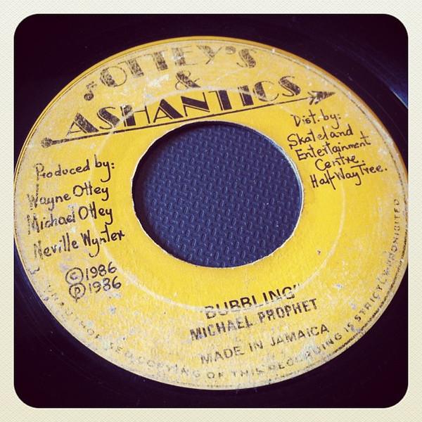 7-дюймовая пластинка MICHAEL PROPHET Bubbling NONE Otteys Ashan 1986 Ямайка Регги Ска Даб Б/у
7-дюймовая пластинка MICHAEL PROPHET Bubbling NONE Otteys Ashan 1986 Ямайка Регги Ска Даб Б/у